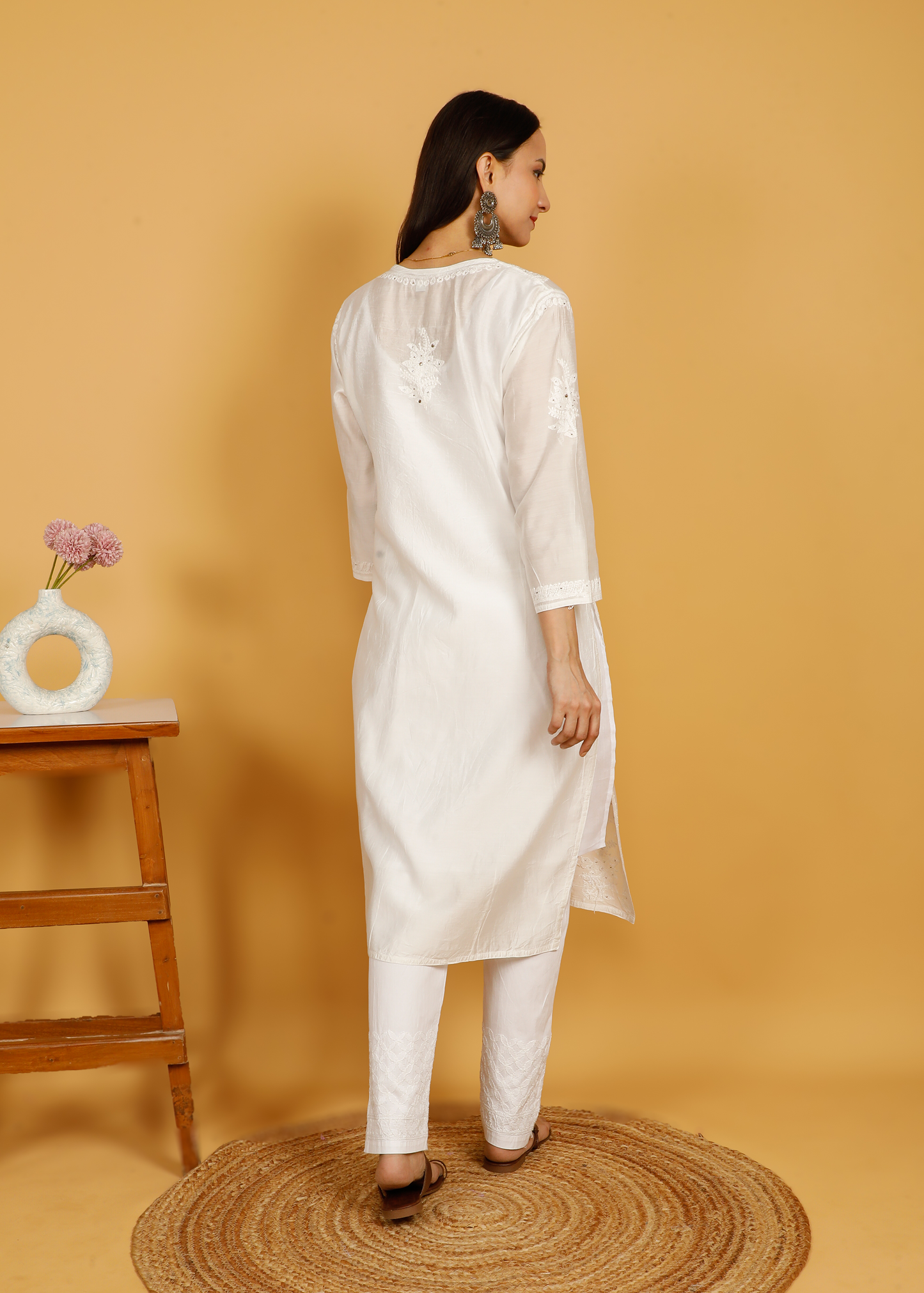 MOHIITO PURE MALMAL MUKAISH WHITE LUCKNOWI CHIKANKARI KURTA