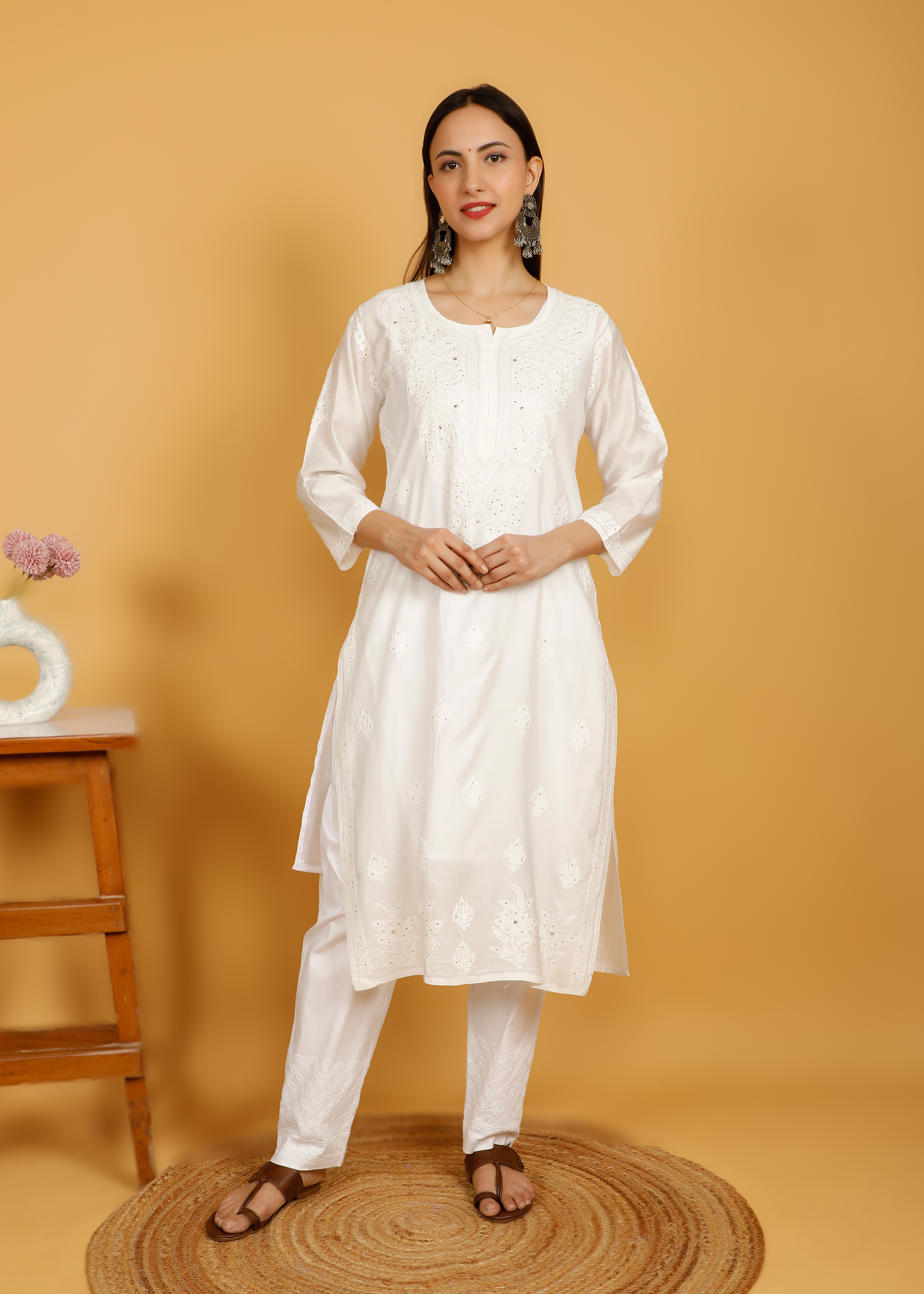 MOHIITO PURE MALMAL MUKAISH WHITE LUCKNOWI CHIKANKARI KURTA