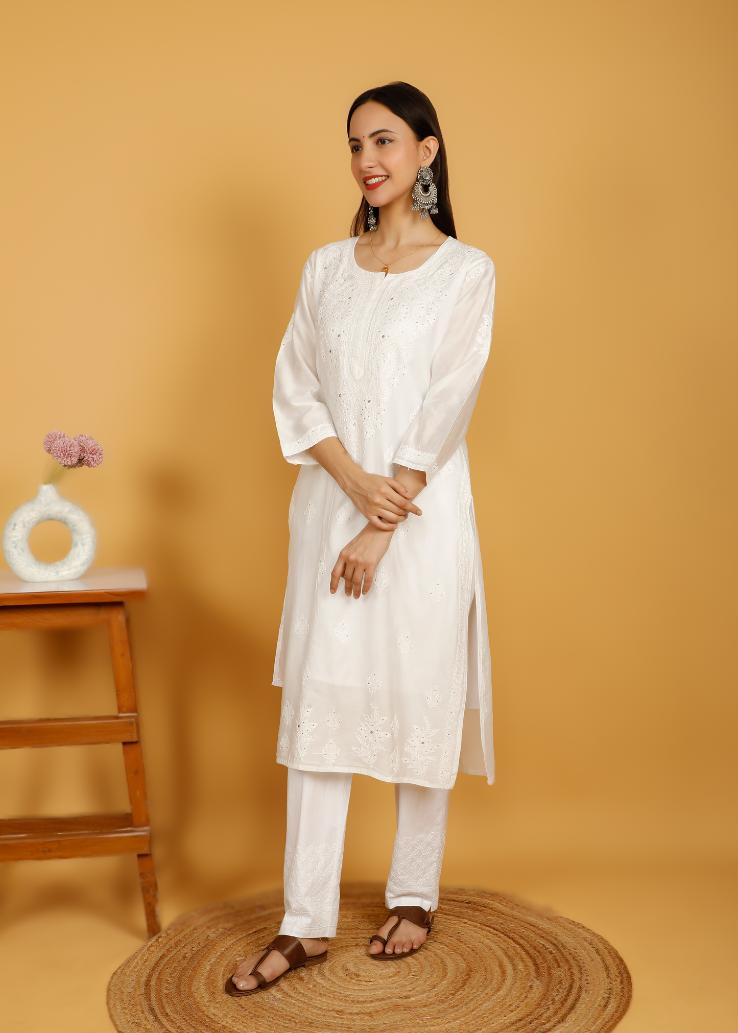 MOHIITO PURE MALMAL MUKAISH WHITE LUCKNOWI CHIKANKARI KURTA