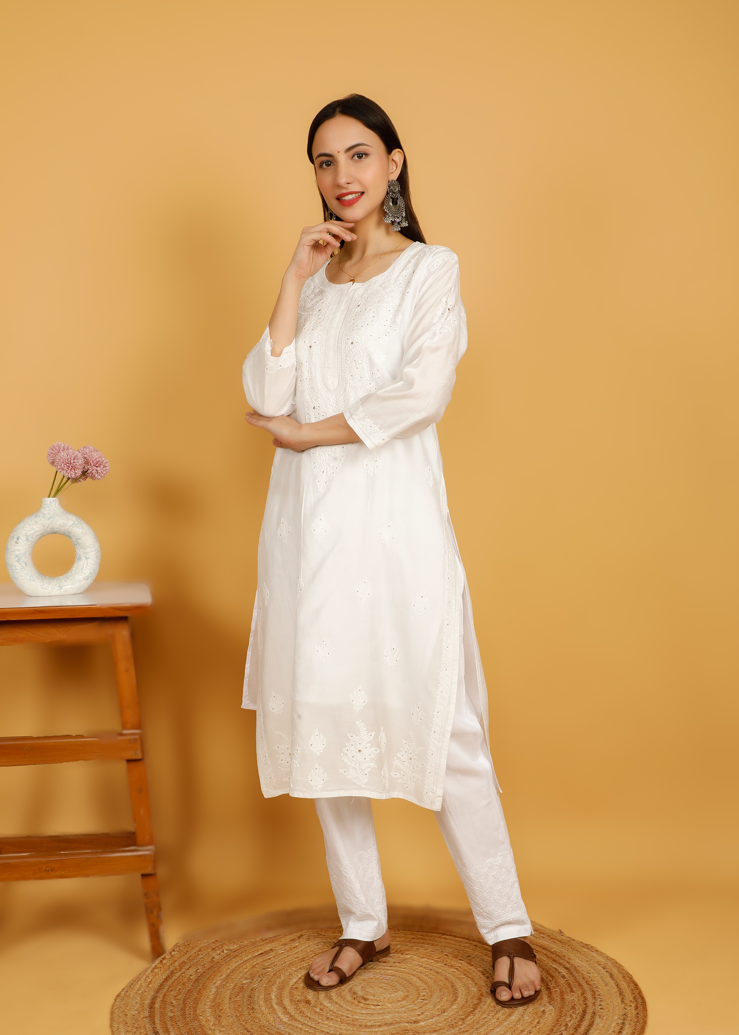 MOHIITO PURE MALMAL MUKAISH WHITE LUCKNOWI CHIKANKARI KURTA