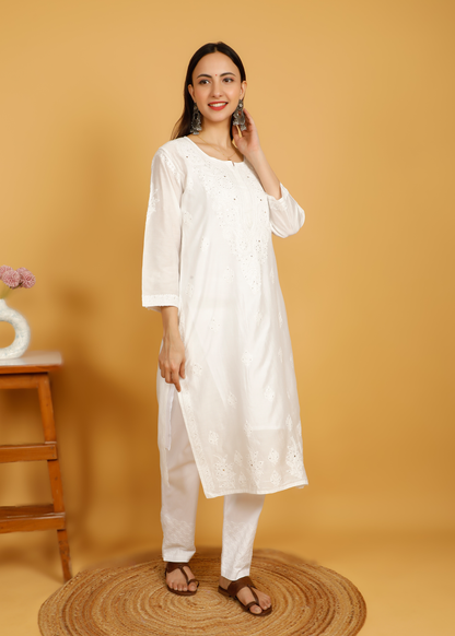 MOHIITO PURE MALMAL MUKAISH WHITE LUCKNOWI CHIKANKARI  KURTA