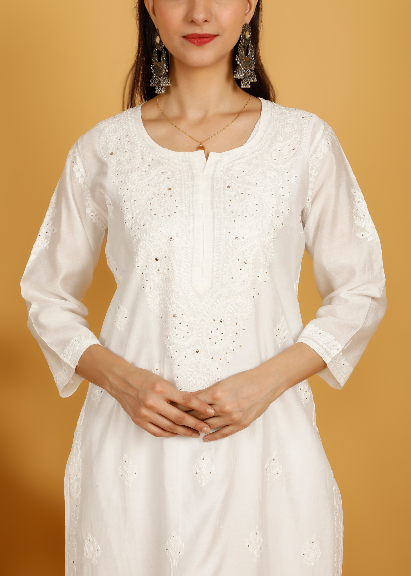 MOHIITO PURE MALMAL MUKAISH WHITE LUCKNOWI CHIKANKARI  KURTA